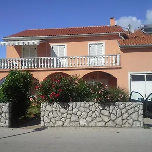 Apartman Matic, Omisalj